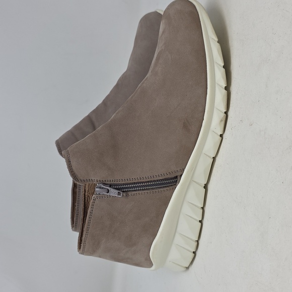 Naot Taupe Ankle Boots with Cream Soles Size 8.5 - Picture 3 of 6